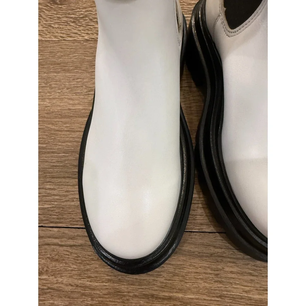 NWOB Bloomingdale's Aqua Jessy White Leather Pull On Chelsea Boots Booties 6.5 M
